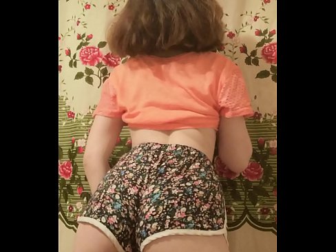 ❤️ Szexi fiatal csaj vetkőzteti le a rövidnadrágját a kamera előtt. ️ Szuper szex at hu.rex-porn-com.ru ❌